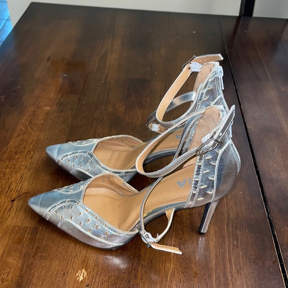 MIA Shoes - Mia's silver high heels in great condition. Size 9